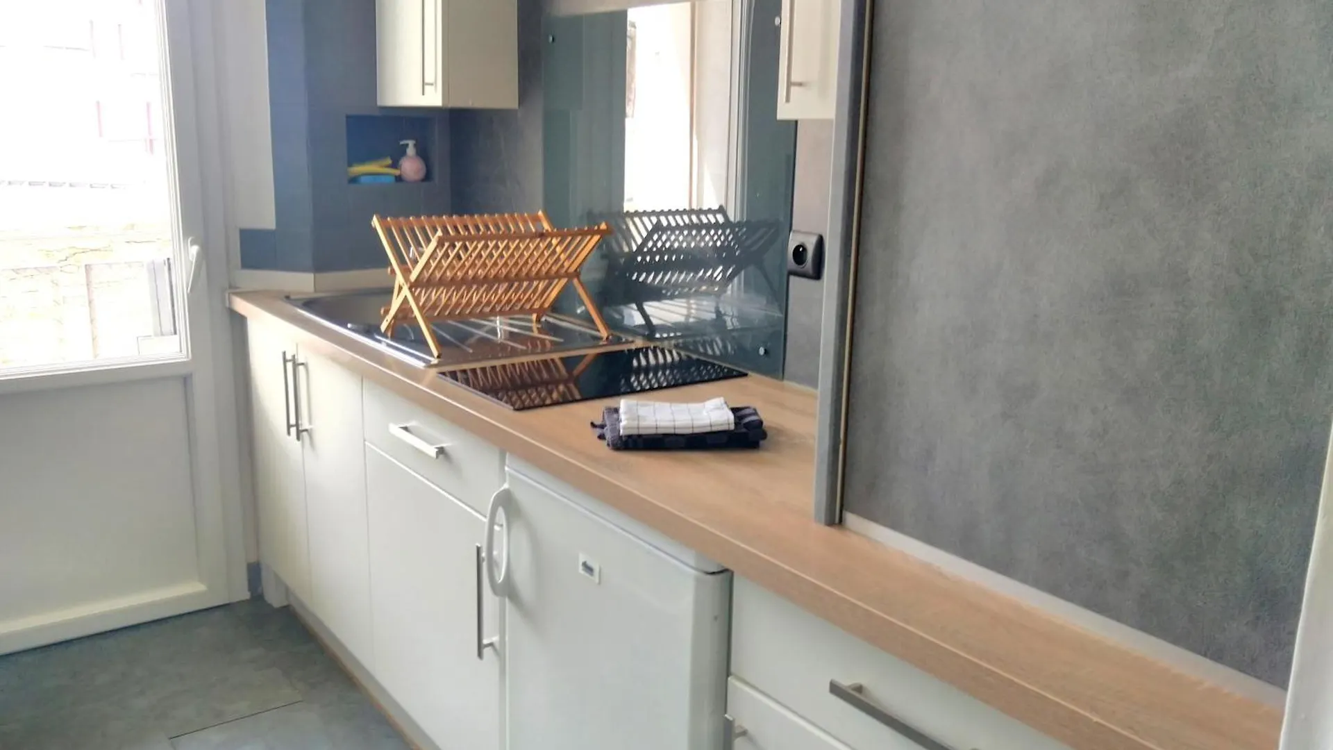 T2 Centre-Ville, Appart Avec Balcon Plein Sud, 1 Chambre, 2 Pers, Climatisation, Wifi, Parking Libre Et Gratuit
