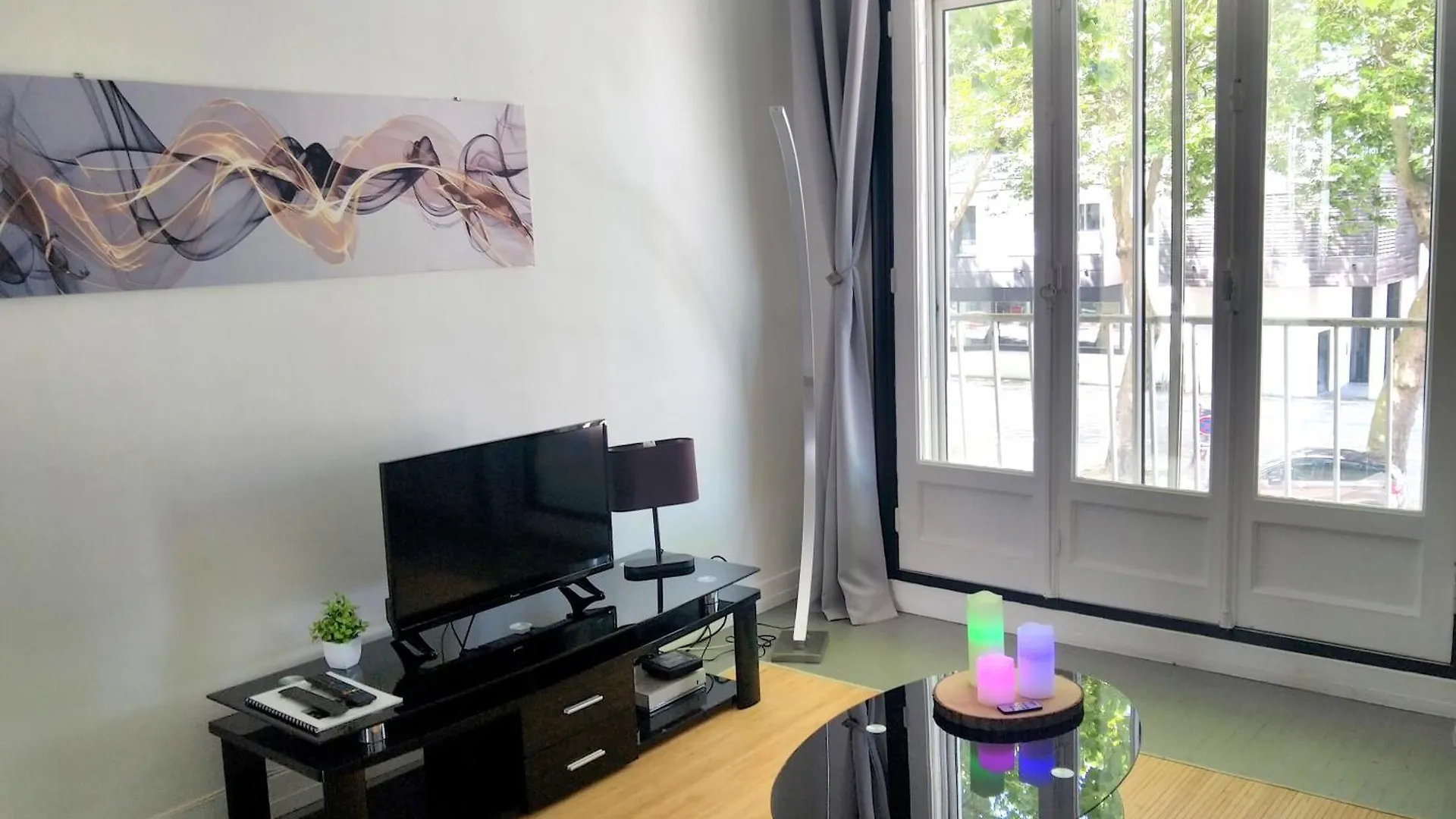 Daire T2 Centre-Ville, Appart Avec Balcon Plein Sud, 1 Chambre, 2 Pers, Climatisation, Wifi, Parking Libre Et Gratuit